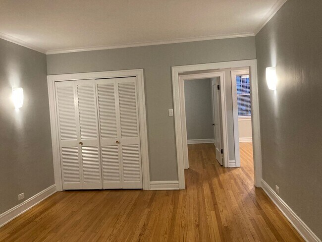 Building Photo - Historic Edgewater Deluxe One Bedroom