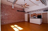 Building Photo - Market 104