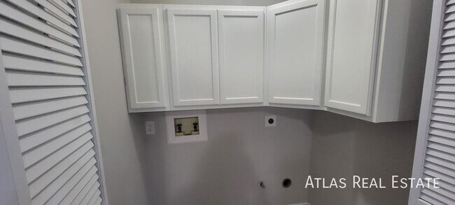 Building Photo - 519 S 81 St