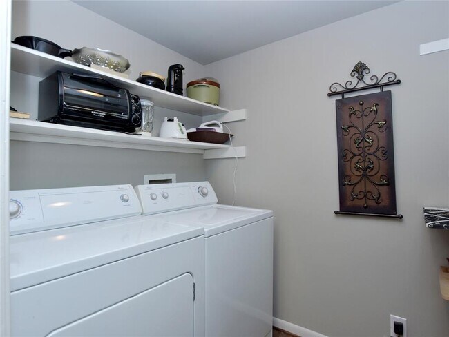 Building Photo - 222 Lido St