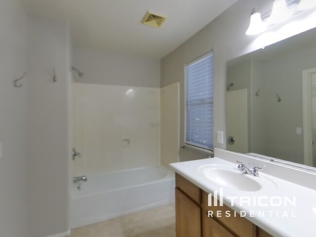 Building Photo - 4360 E Carla Vista Dr