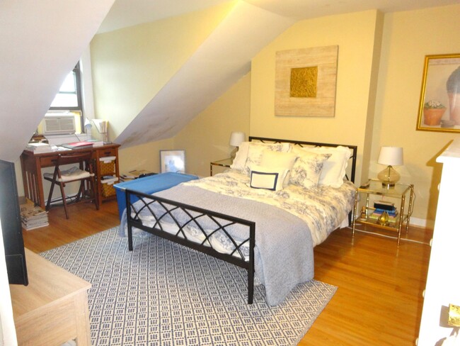 Building Photo - 447 W Broadway