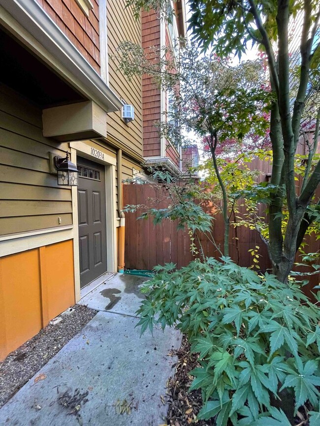 Primary Photo - 2Bd/2.5Ba Seattle Townhouse