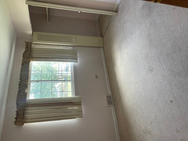 Building Photo - 1802 W Willow Ln