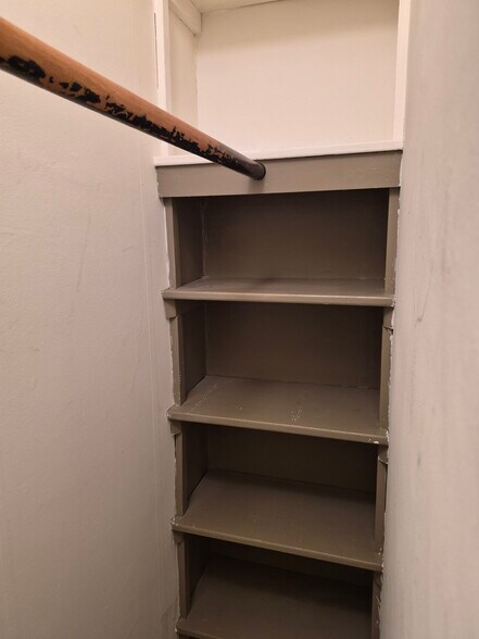 Building Photo - 226 E 5th Ave