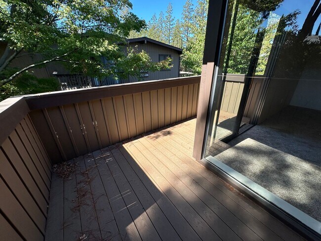 Building Photo - Cute and Cozy 1 Bedroom Condo in Gated Tim...