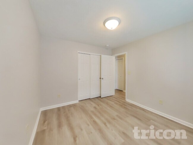 Building Photo - 949 Knox Dr