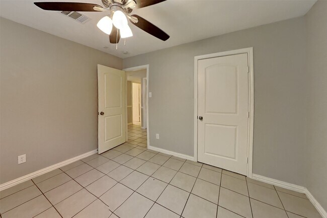 Building Photo - 18106 Navajo Trail Dr