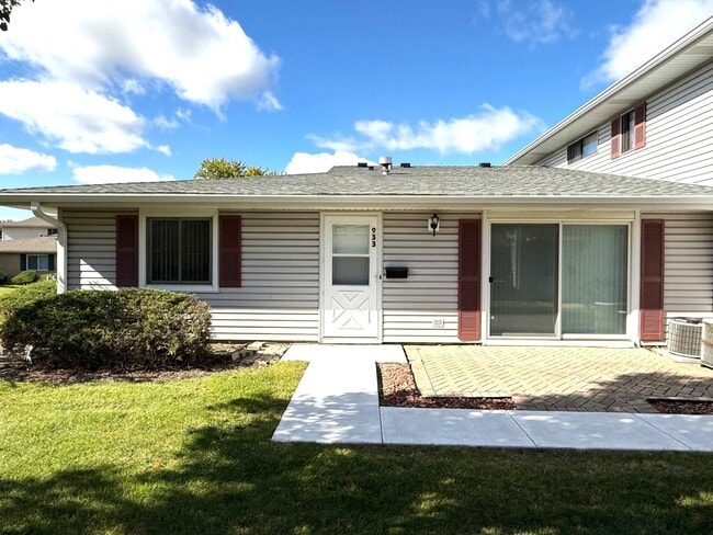 Primary Photo - 933 Sagamore Dr