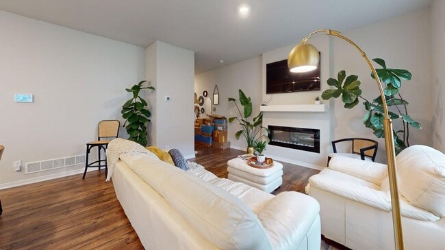 Building Photo - Beautiful, Modern, Open Home - Available Now