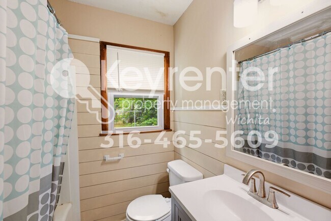 Building Photo - Charming 3-Bedroom Home with Original Hardwood Floors & Large Backyard