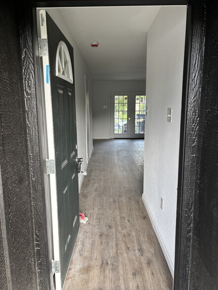 Building Photo - 936 Duty Ave