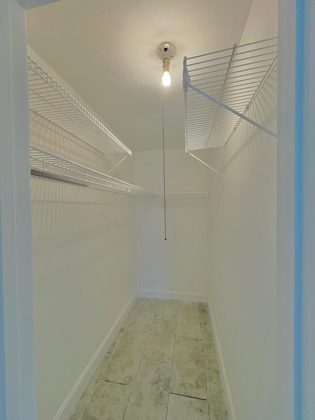 Building Photo - 239 Sussex L