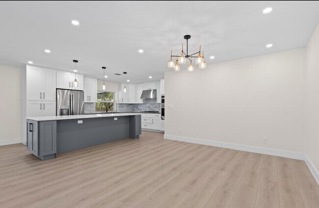 Building Photo - 280 Sulky Way