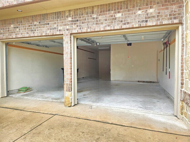 Building Photo - 24923 Florina Ranch Dr