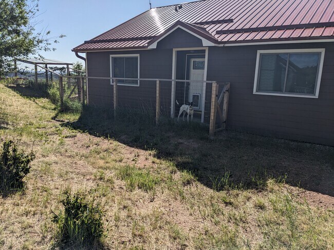Building Photo - 6009 Blue Spruce Dr