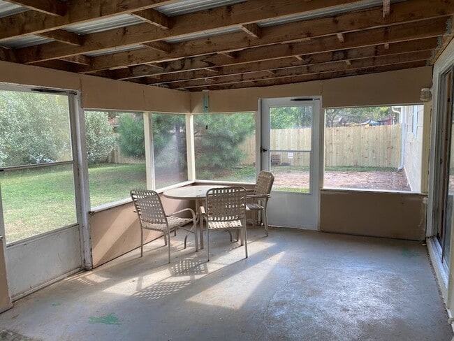 Building Photo - 14007 Glenview Dr SW