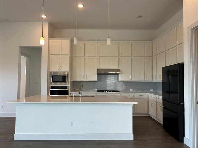 Building Photo - 1801 Cullera Dr