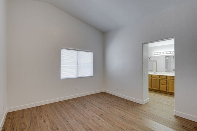 Building Photo - Charming Single-Story in Silverado Ranch!