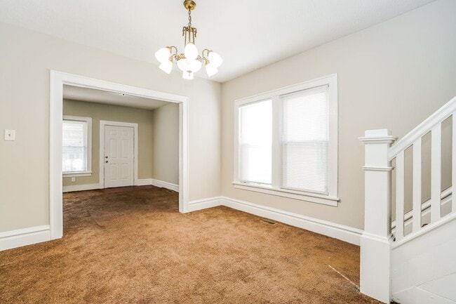 Building Photo - Three Bedroom One Bathroom Double