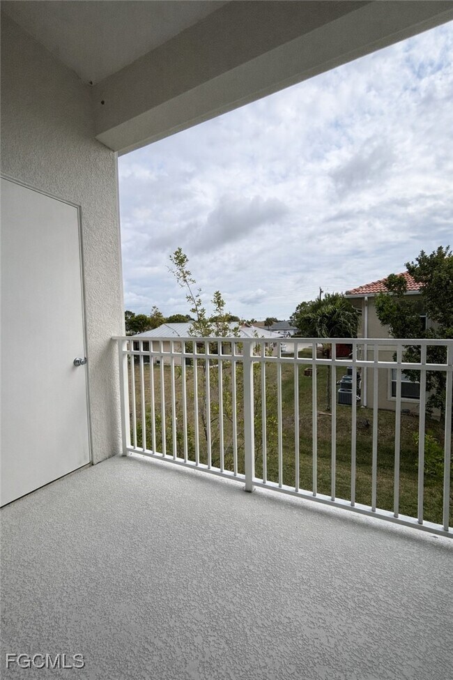 Building Photo - 3313 SW 8th Pl