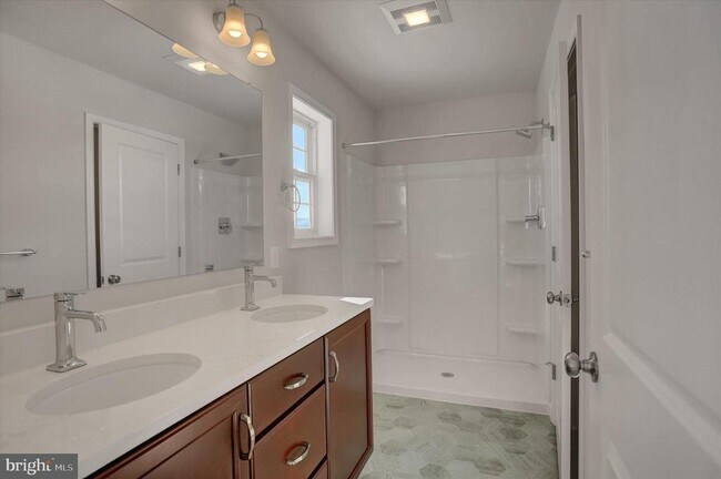 Building Photo - 601 Exeter Ln