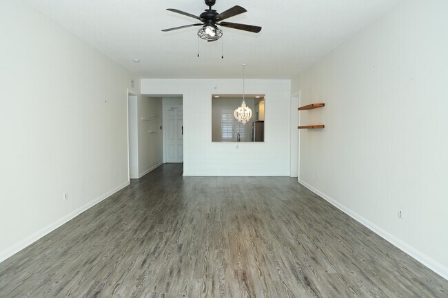 Building Photo - 10 Harbour Isle Dr E