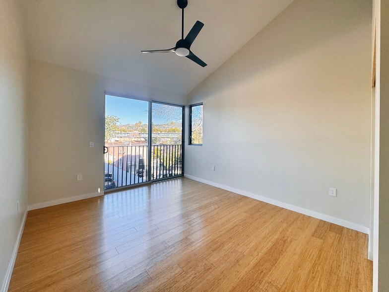 Building Photo - 1210 1/2 Manzanita St