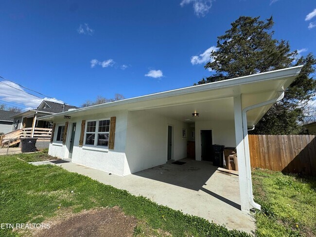 Building Photo - 1712 Vada Cir