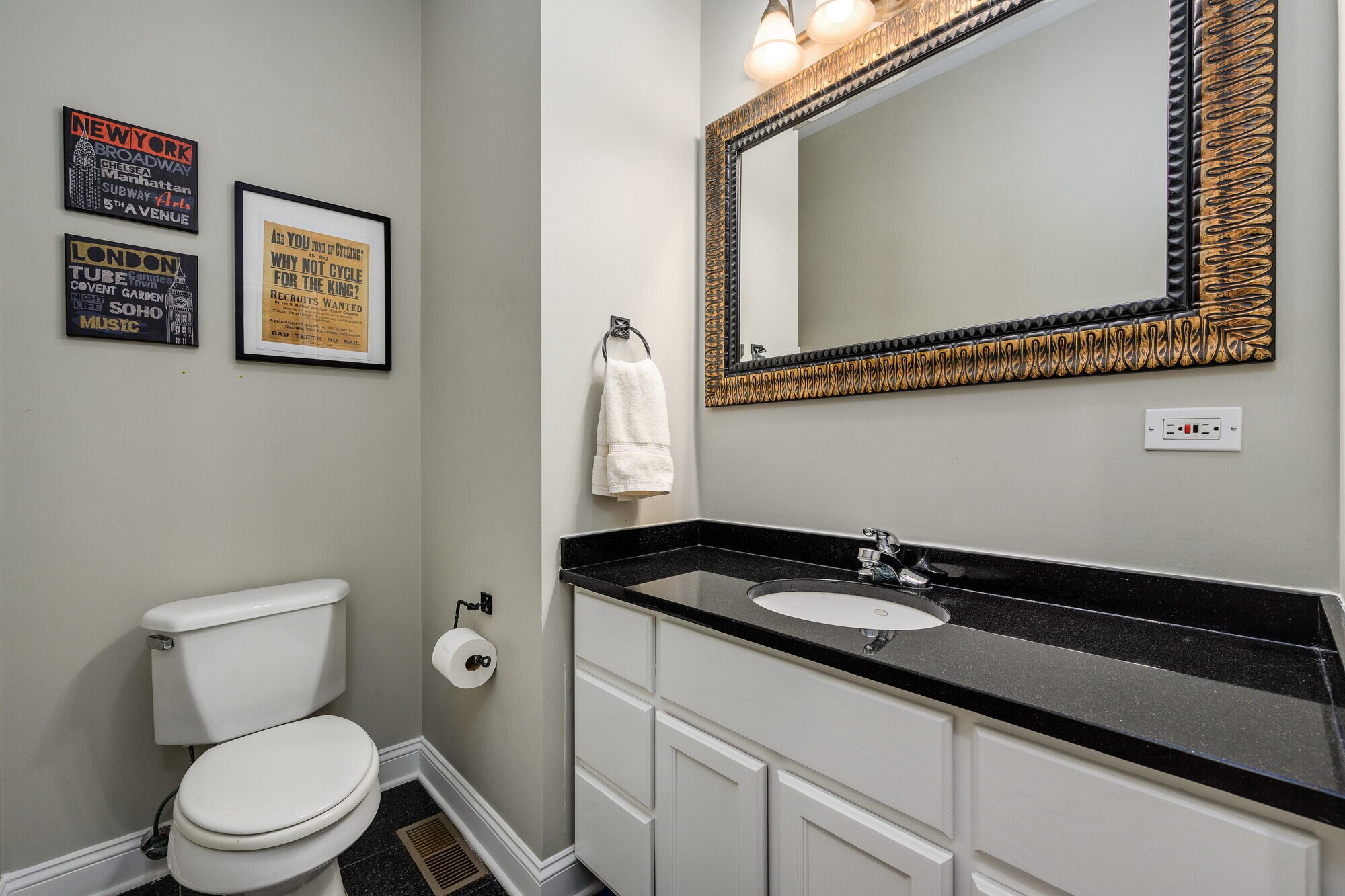 Building Photo - 2512 W Thomas St