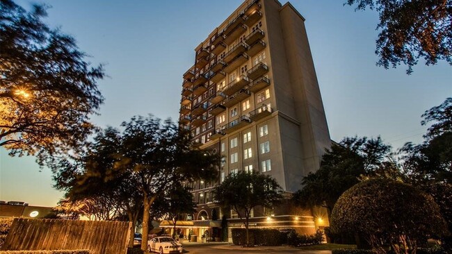Building Photo - 4611 Travis St