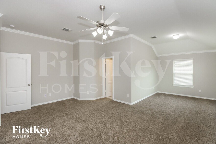 Building Photo - 10107 Stone Briar Dr