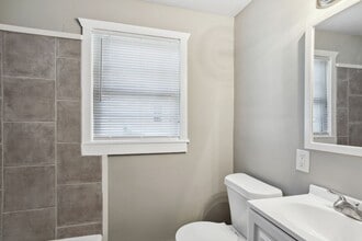 Building Photo - Very nice 2BR/1BA Home In Downtown Savannah