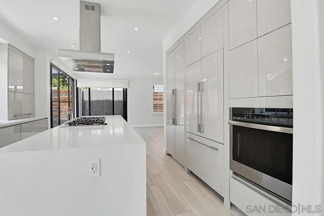 Building Photo - 561 Bayona Loop