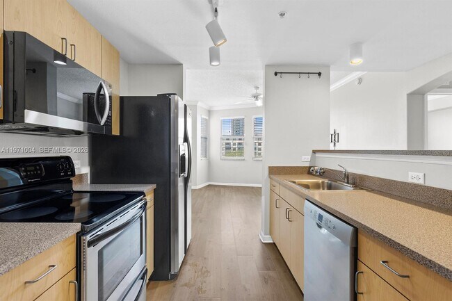 Building Photo - 533 NE 3rd Ave