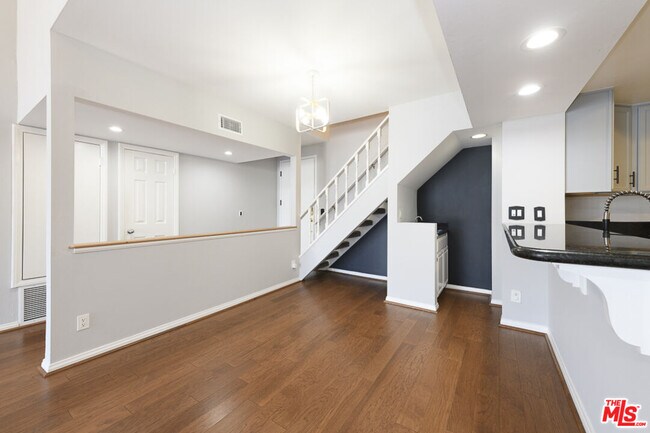 Building Photo - 11667 Gorham Ave