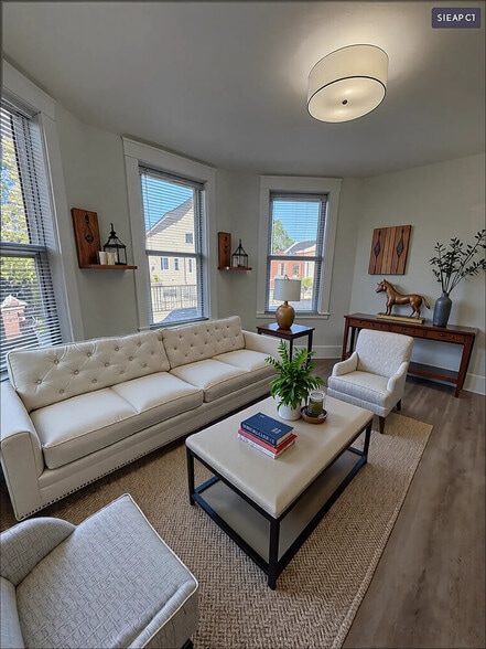 Primary Photo - 885 E Broadway