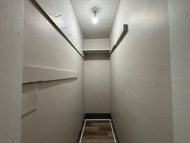 Building Photo - 3 Bedroom 1 Bath, Single Family Home, Lyell - Otis Neighborhood!