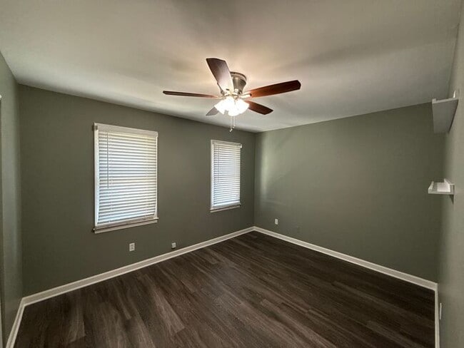 Building Photo - T.R. Lawing Realty Property