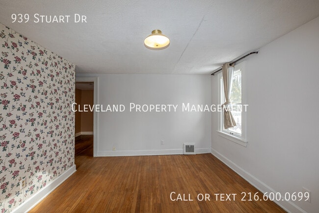 Building Photo - 939 Stuart Dr