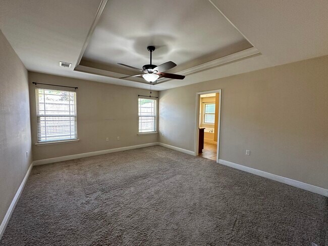 Building Photo - 516 Grand Ridge Dr