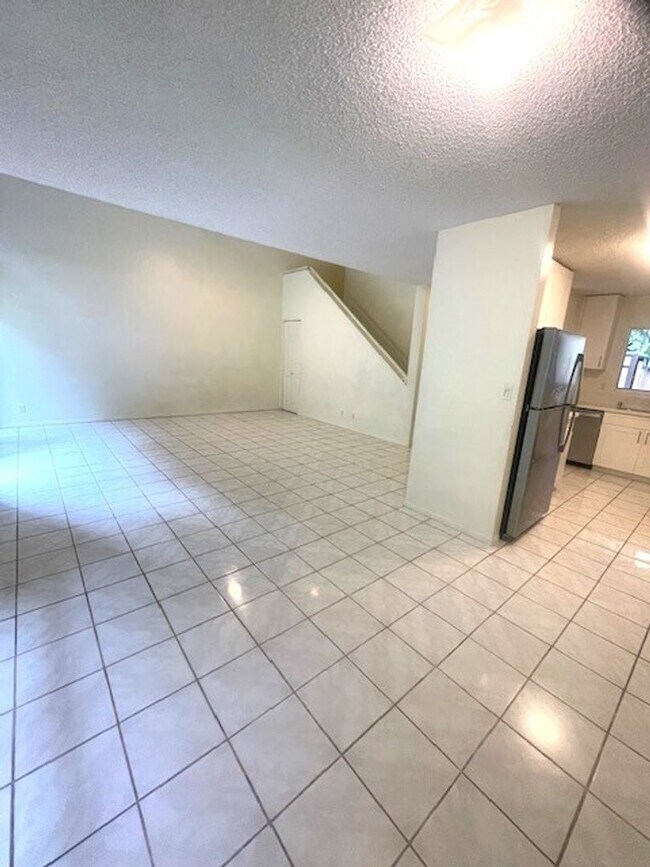 Building Photo - Beautiful 4 bed/ 2 bath/ 2 parking In Kaneohe