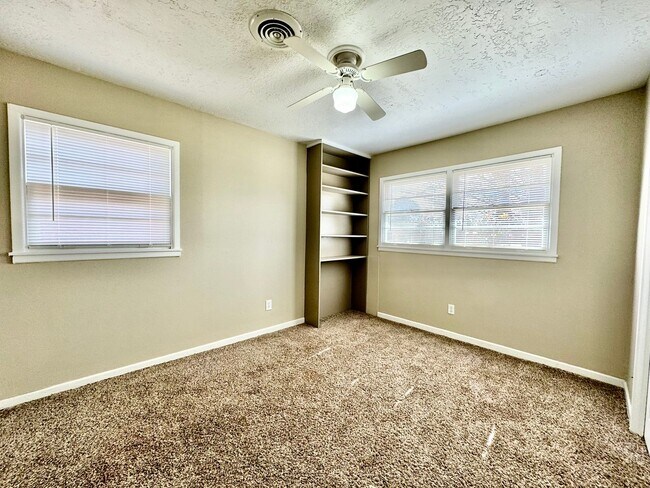 Building Photo - Cute 3 bedroom 2 bath Home!