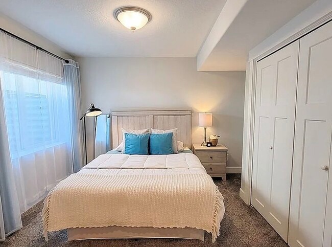 Building Photo - 651 N Pinebrook Rd