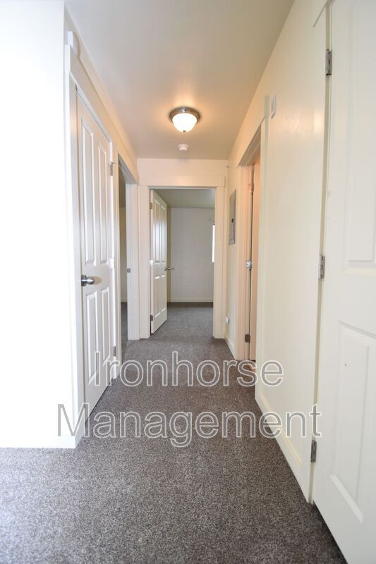 Building Photo - 807 W Villard St