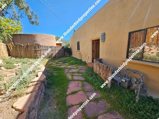 Building Photo - Charming Historic Tesuque Home – Fully Fur...