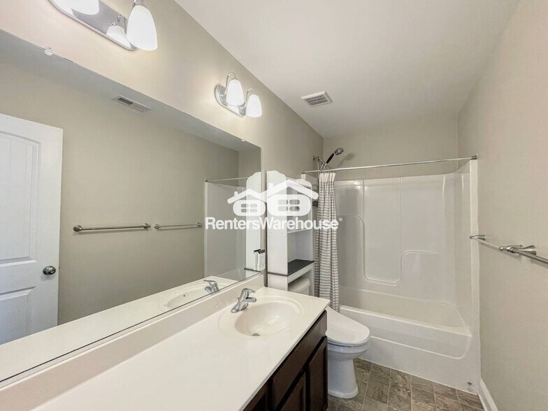 Building Photo - 3304 Patrick Henry Dr