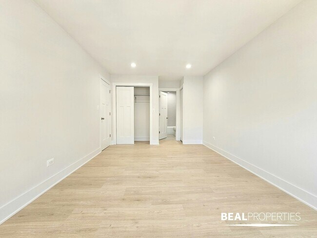 Building Photo - 698 Elm Pl