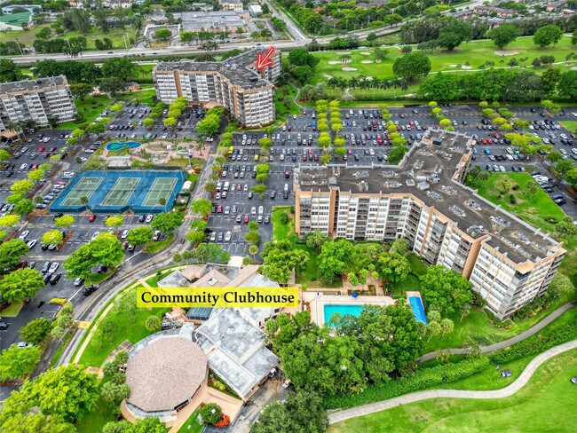 Building Photo - 1100 St Charles Pl