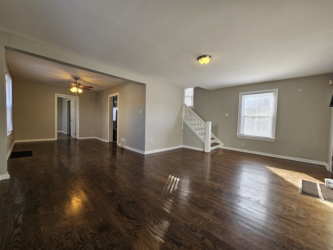 Building Photo - 423 Hayes St